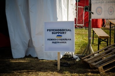 S ukrajinskými deťmi vyrábala naša kolegyňa medaily pre hrdinov