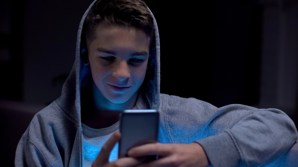 Aby mobil neovládol tínedžera