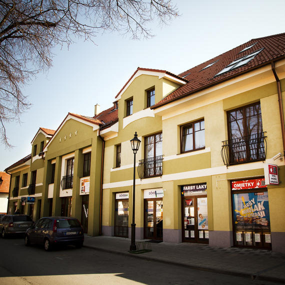Ako nás nájdete Na kruhovom objazde pri Bille odbočte smerom k námestiu, na prvej križova