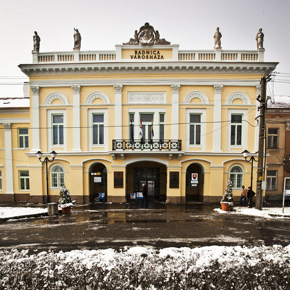 Ako nás nájdete Pre klientov zo Šiah- pobočka sa nachádza v centre mesta v b