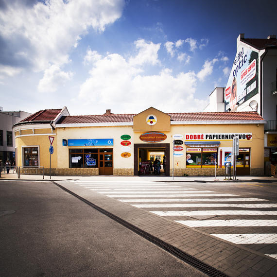 Ako nás nájdete Sídlime v centre Piešťan. Naša pobočka sa nachádza na okraji pešej zóny v
