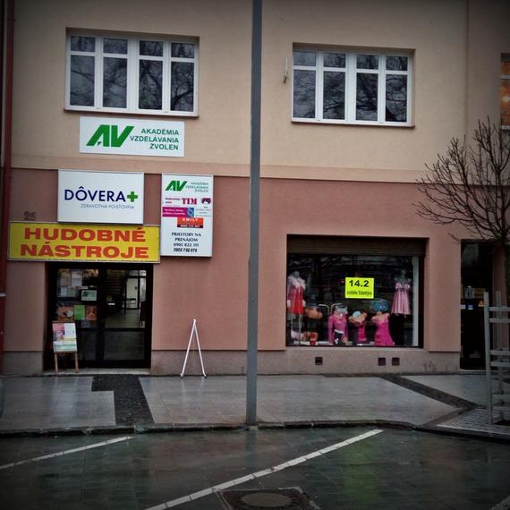 Ako nás nájdete Pre Zvolenčanov - sídlime v centre mesta neďaleko Evanjelického ko