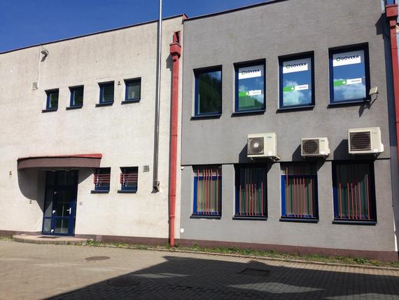 Ako nás nájdete Z hlavnej cesty v smere od Banskej Bystrice do Brezna odbočte vpravo (rov