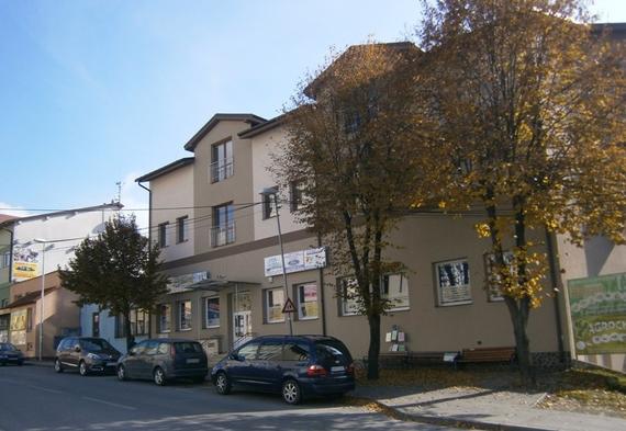 Ako nás nájdete Pre klientov z Námestova: sídlime v budove oproti predajni L