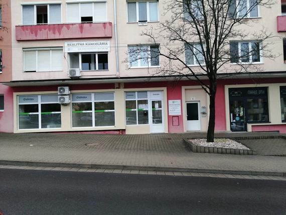 Ako nás nájdete Pre obyvateľov Veľkého Krtíša: Sídlime na Námestí A.H.Škult