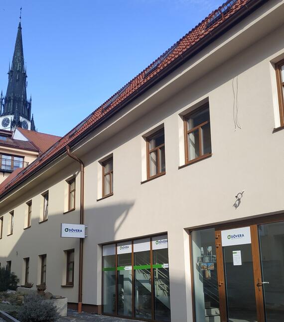 Ako nás nájdete Pobočka sa nachádza v centre mesta oproti katolíckemu kostolu. K bu