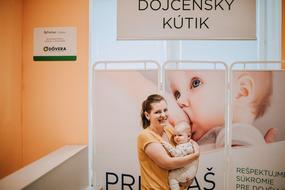 Dojcensky kutik a mamicka Dasa s dcerou.jpg